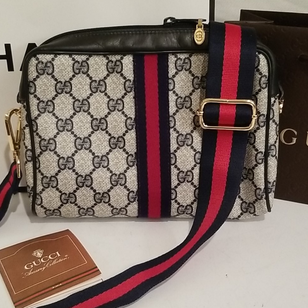 Gucci GG Supreme Clutch Crossbody Bag